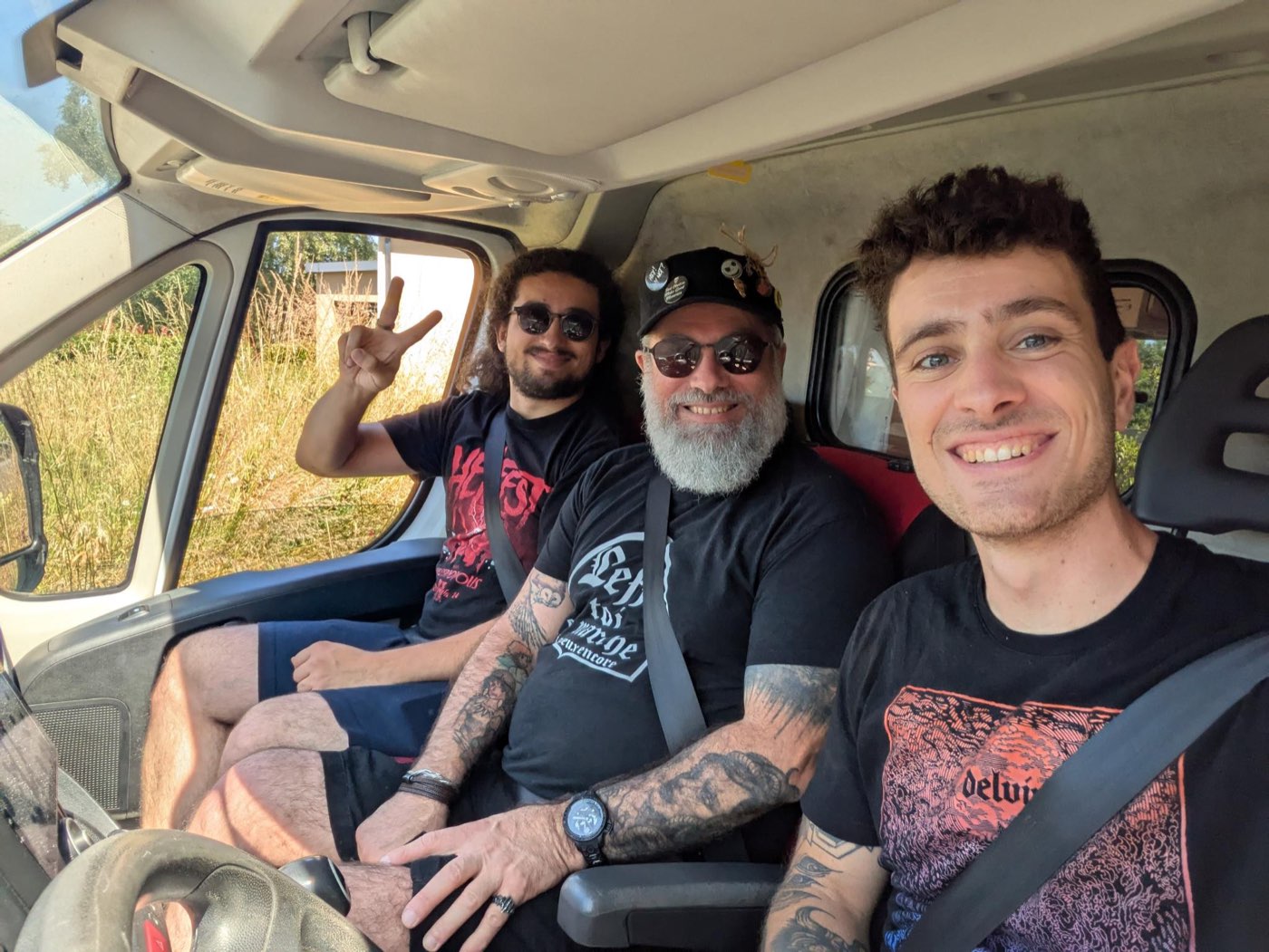 Tous les trois dans le fourgon au moment du départ pour le Hellfest